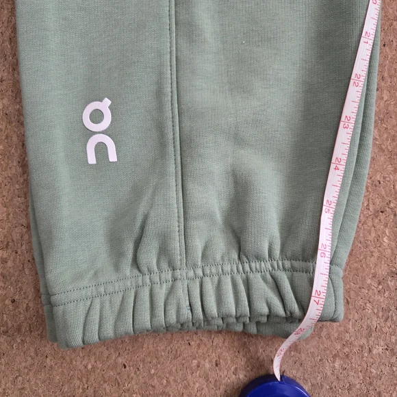 On Running Men's Club Pants, sweatpants, Joggers L - Men's Large NWT - Picture 8 of 11